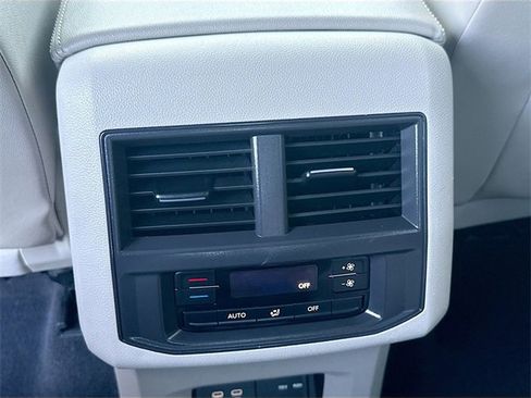 Used 2021 Volkswagen Atlas SE w/ Panoramic Sunroof Package image 23