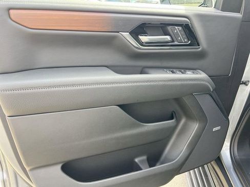 New 2026 GMC Yukon XL Denali w/ Denali Reserve Package RWD image 10