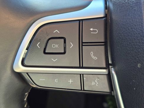 Certified 2024 Toyota Highlander XLE AWD/4WD image 41