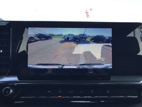 Used 2024 GMC Sierra 1500 SLT w/ X31 Off-Road Package image 32