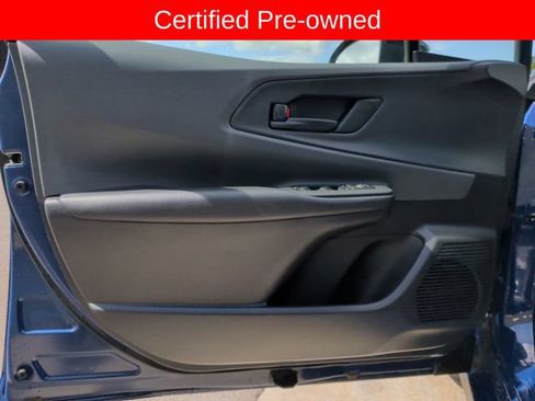 Used 2025 Toyota Prius LE FWD image 9