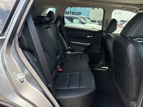 Used 2025 Nissan Rogue SV w/ SV Premium Package FWD image 50