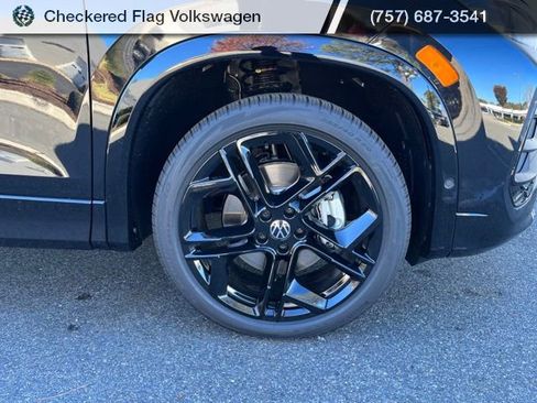 New 2026 Volkswagen Tiguan SE R-Line image 3