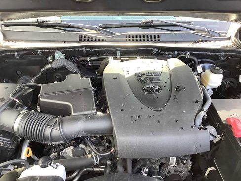 Used 2022 Toyota Tacoma TRD Sport w/ Technology Package image 8