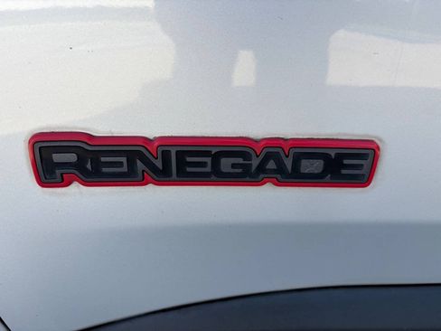 Used 2017 Jeep Renegade Trailhawk AWD/4WD image 16