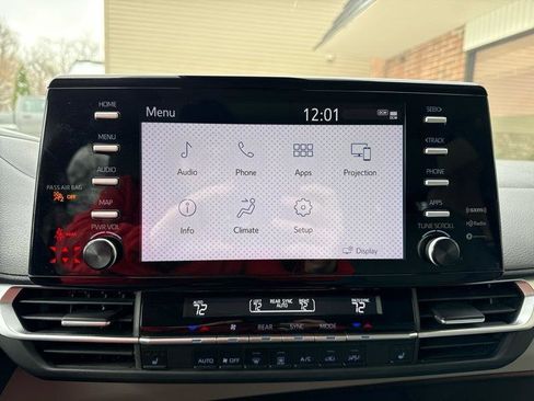 Used 2024 Toyota Sienna XLE image 9