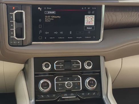 Used 2022 GMC Yukon XL Denali w/ Denali Ultimate Package image 8