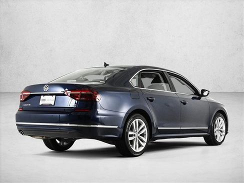 Used 2018 Volkswagen Passat 2.0T SEL Premium FWD image 5
