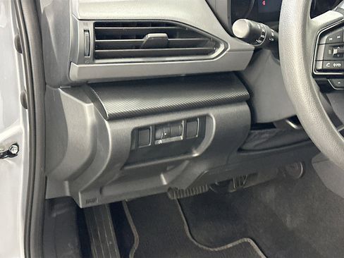 Used 2025 Subaru Crosstrek 2.0i Premium image 17