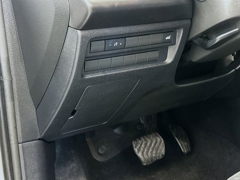 Used 2024 Mitsubishi Outlander SE image 17