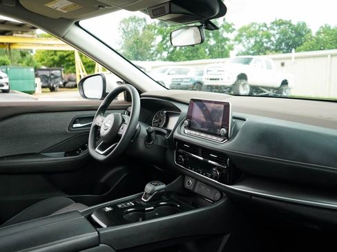 Used 2022 Nissan Rogue SV FWD image 14