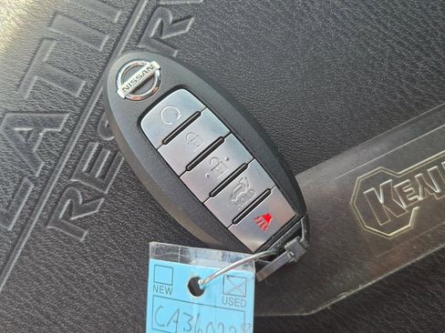 Used 2020 Nissan Armada Platinum w/ Platinum Reserve Package image 34