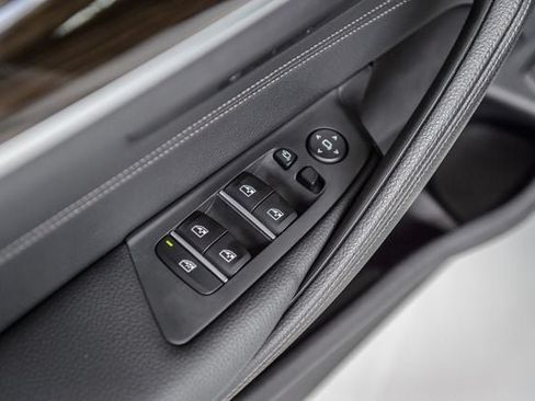 Used 2019 BMW 530i w/ Convenience Package RWD image 53