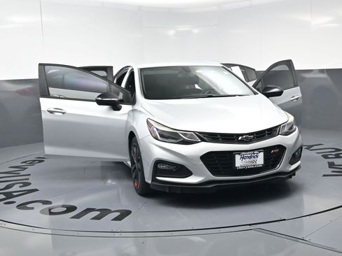 Used 2018 Chevrolet Cruze LT w/ Redline Edition image 22