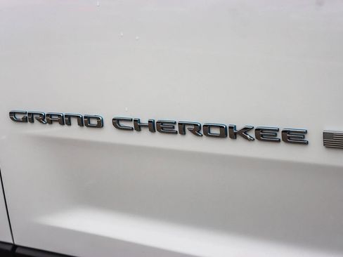 Used 2023 Jeep Grand Cherokee 4WD 4xe image 11