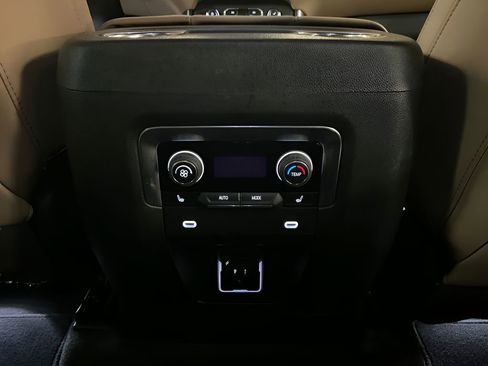 Used 2024 Chevrolet Tahoe Premier image 12