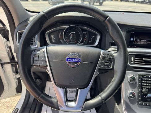 Used 2018 Volvo V60 T5 Cross Country AWD/4WD image 19