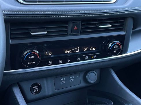 Used 2025 Nissan Rogue SV FWD image 24