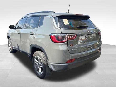 Used 2023 Jeep Compass Latitude AWD/4WD image 2