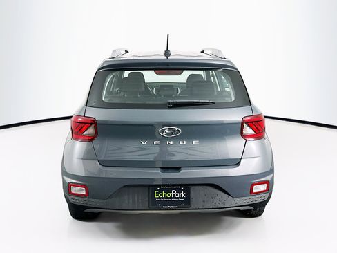 Used 2024 Hyundai Venue SEL image 7