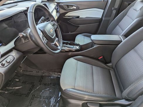 Used 2025 Chevrolet Trax LT w/ LT Convenience Package image 23