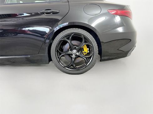 Used 2019 Alfa Romeo Giulia Ti Sport w/ Quick Order Package 22U Sport RWD image 10
