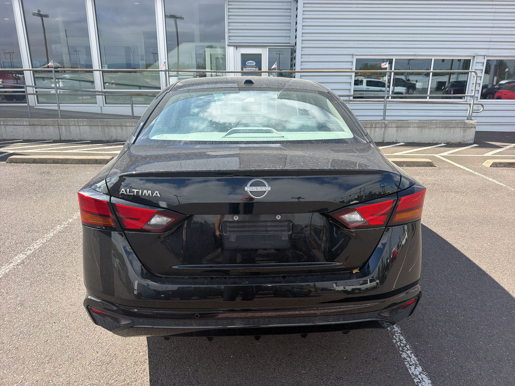Used 2025 Nissan Altima 2.5 SV FWD image 4