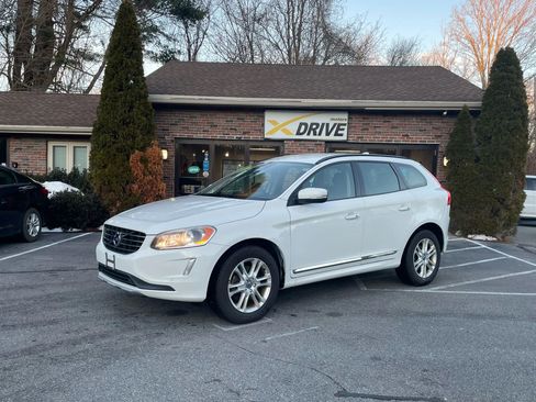 Used 2016 Volvo XC60 T5 image 2