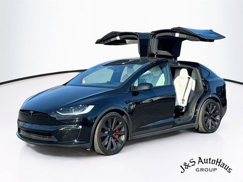Used 2025 Tesla Model X Plaid image 3