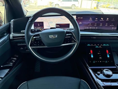 New 2026 Cadillac Escalade ESV Luxury AWD/4WD image 17