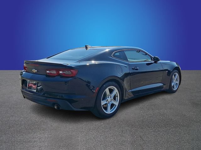 Used 2021 Chevrolet Camaro LT w/ Technology Package RWD image 4