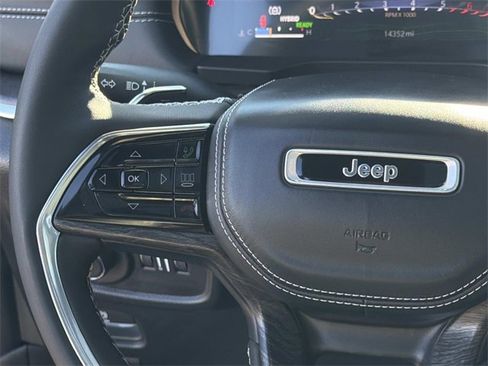 Used 2023 Jeep Grand Cherokee Overland w/ Luxury Tech Group IV image 20