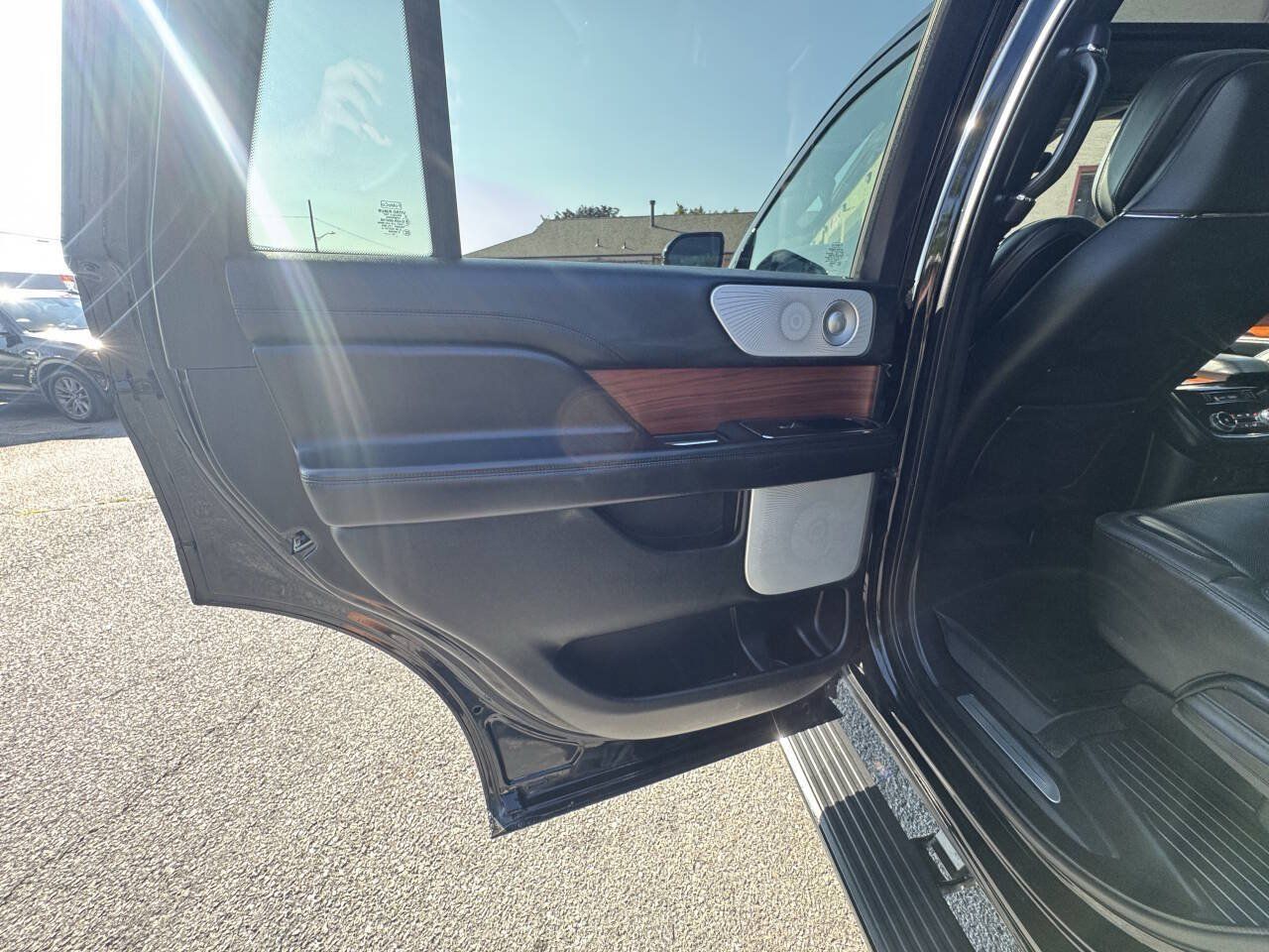 Used 2018 Lincoln Navigator Reserve w/ Technology Package AWD/4WD image 16