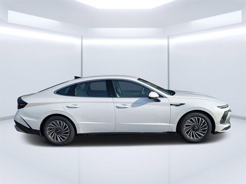 New 2025 Hyundai Sonata SEL image 2