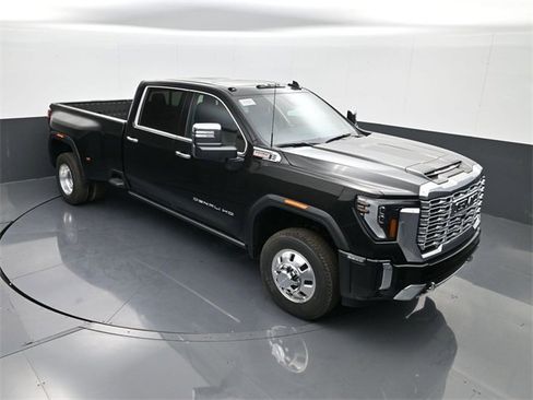 New 2026 GMC Sierra 3500 Denali w/ Denali Reserve Package image 15