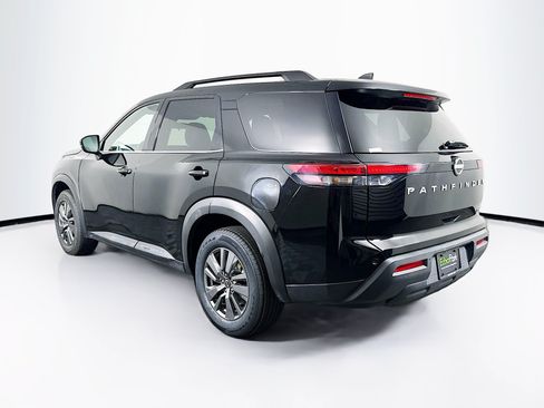 Used 2024 Nissan Pathfinder SV FWD image 5