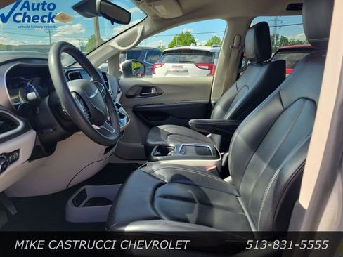 Used 2023 Chrysler Pacifica Touring-L FWD image 26