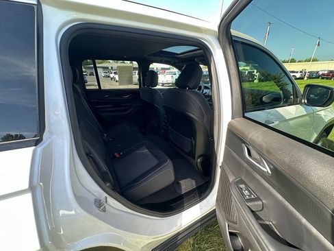 Used 2025 Jeep Grand Cherokee Laredo X AWD/4WD image 12