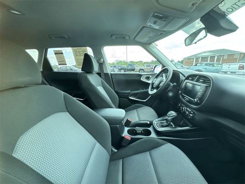 Used 2025 Kia Soul LX w/ LX Technology Package image 13