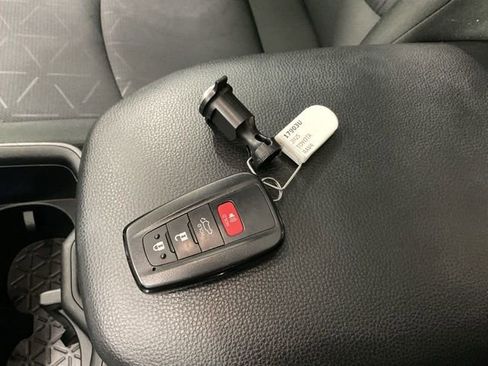 Used 2025 Toyota RAV4 XLE image 23