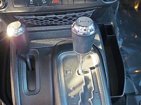 Used 2018 Jeep Wrangler Unlimited Sport w/ Connectivity Group image 12