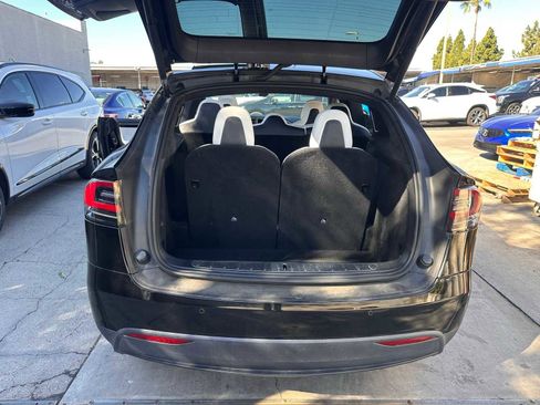 Used 2018 Tesla Model X 75D image 11