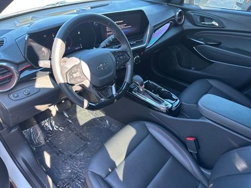 Used 2024 Chevrolet Trax RS w/ Sunroof Package image 8