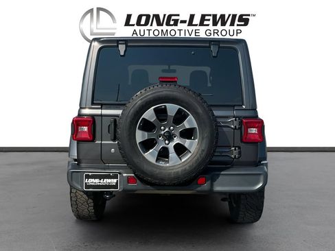 Used 2018 Jeep Wrangler Unlimited Sahara AWD/4WD image 5