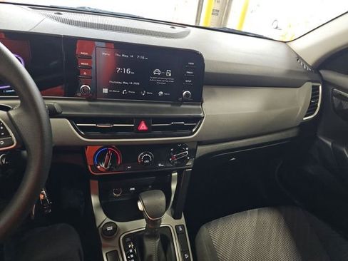 Used 2026 Kia Seltos LX AWD/4WD image 7