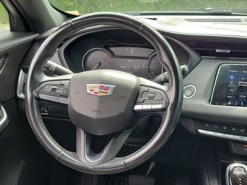 Used 2021 Cadillac XT4 Premium Luxury w/ LPO, Radiant Package FWD image 17
