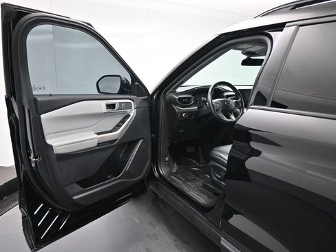 Certified 2023 Ford Explorer XLT w/ Equipment Group 202A image 9