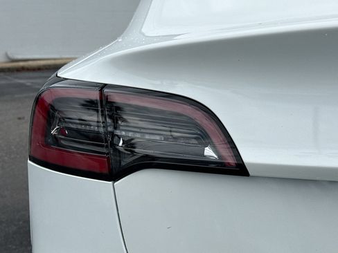 Used 2023 Tesla Model 3 Standard Range RWD image 10