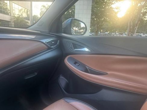 Used 2020 Buick Encore GX Essence FWD image 3