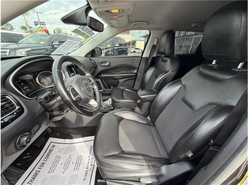 Used 2019 Jeep Compass Latitude FWD image 17